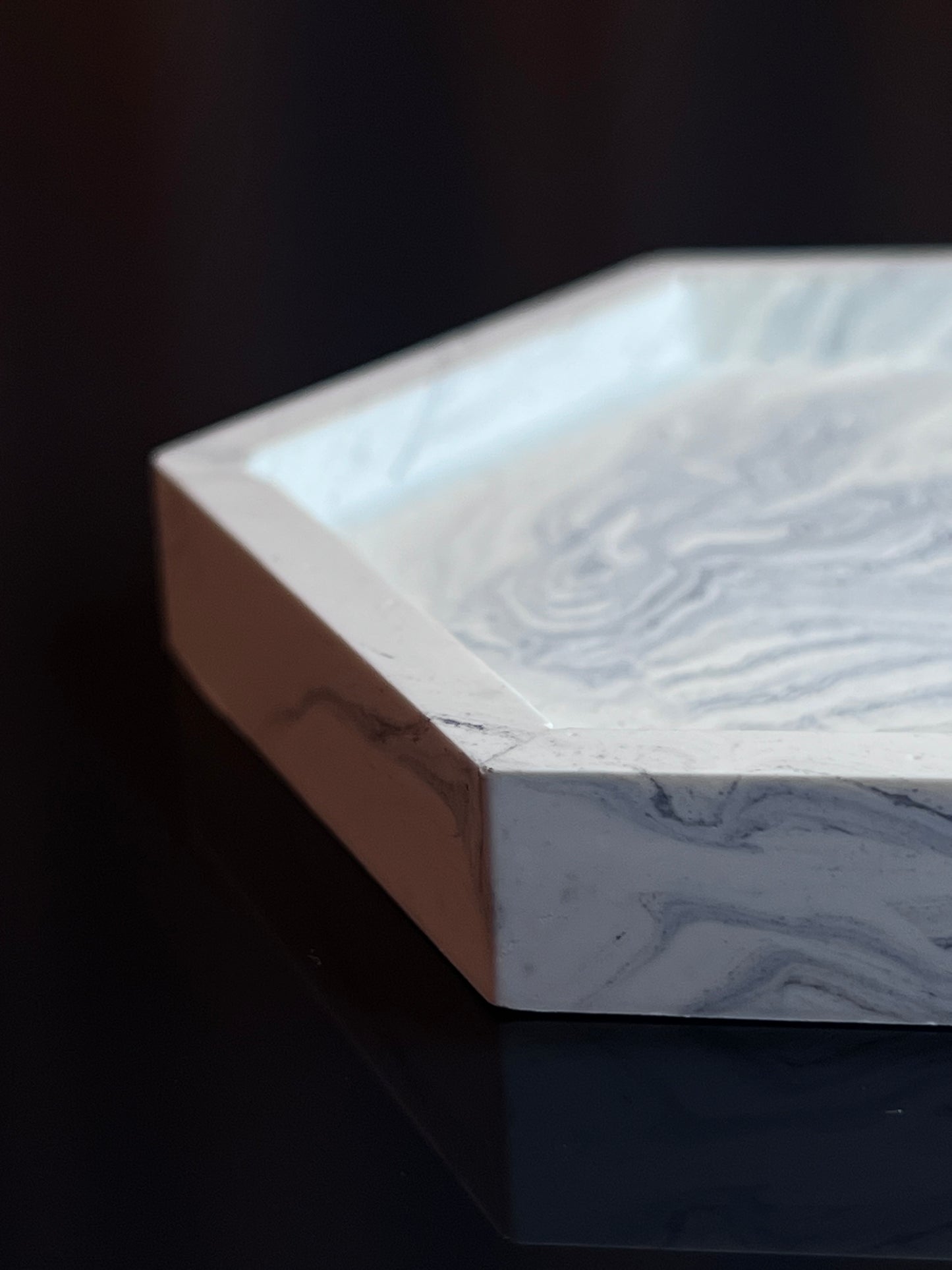 Šešiakampis padėklas I Black & white marble