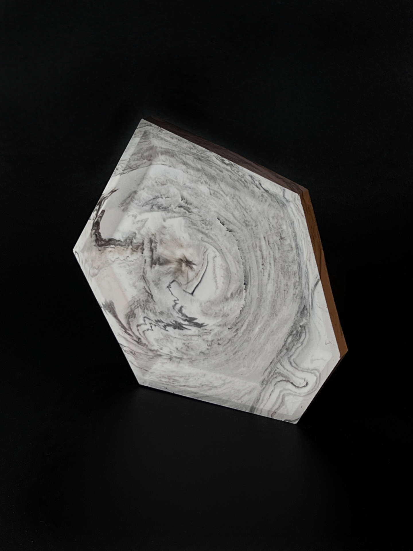 Netaisiklingos formos padėkliukas I Brown marble