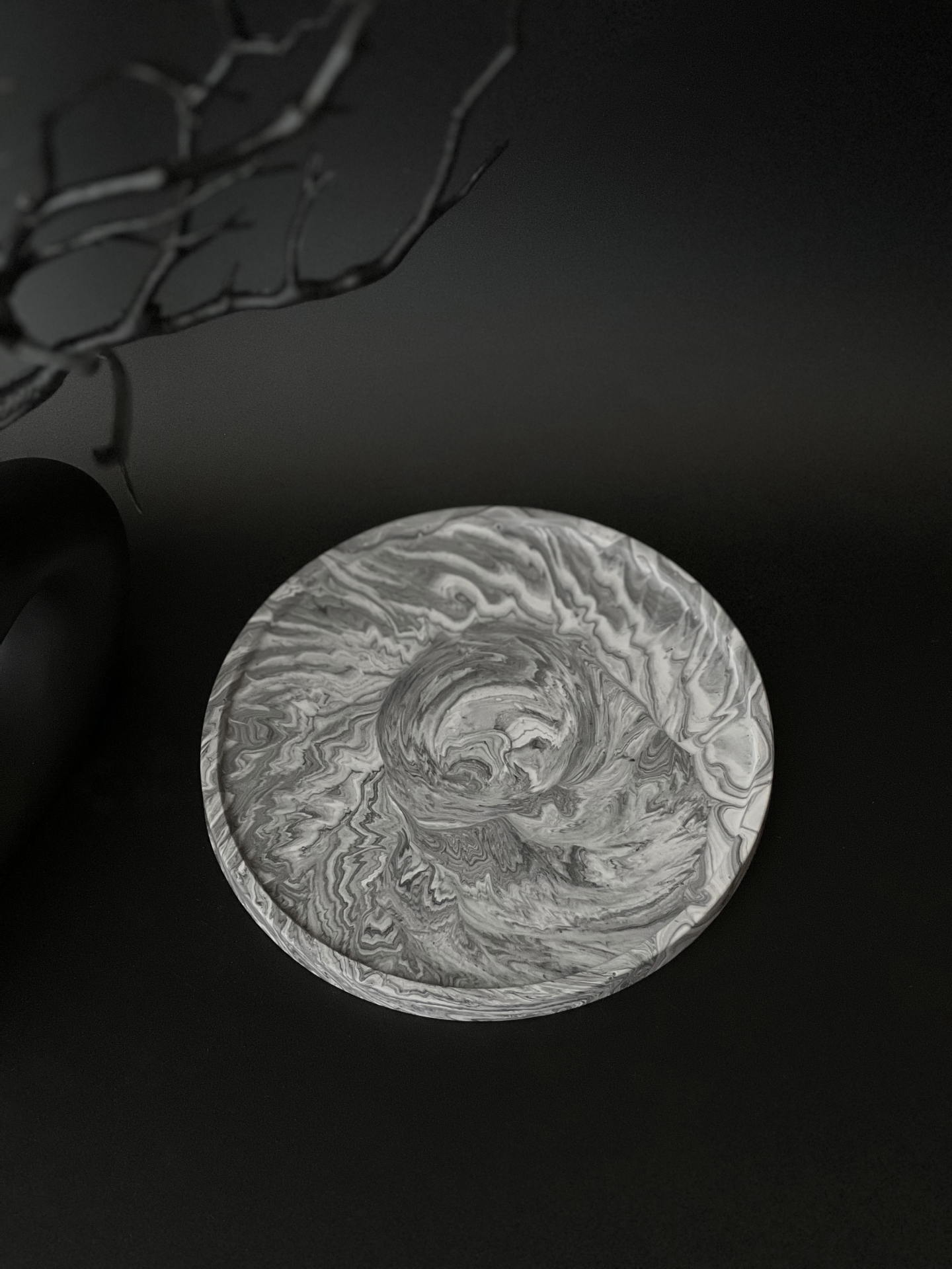 Apvalus padėklas I Grey intensive marble