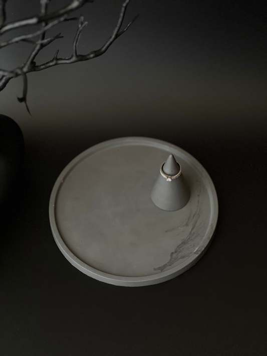 Apvalus padėklas I Grey marble with black lines