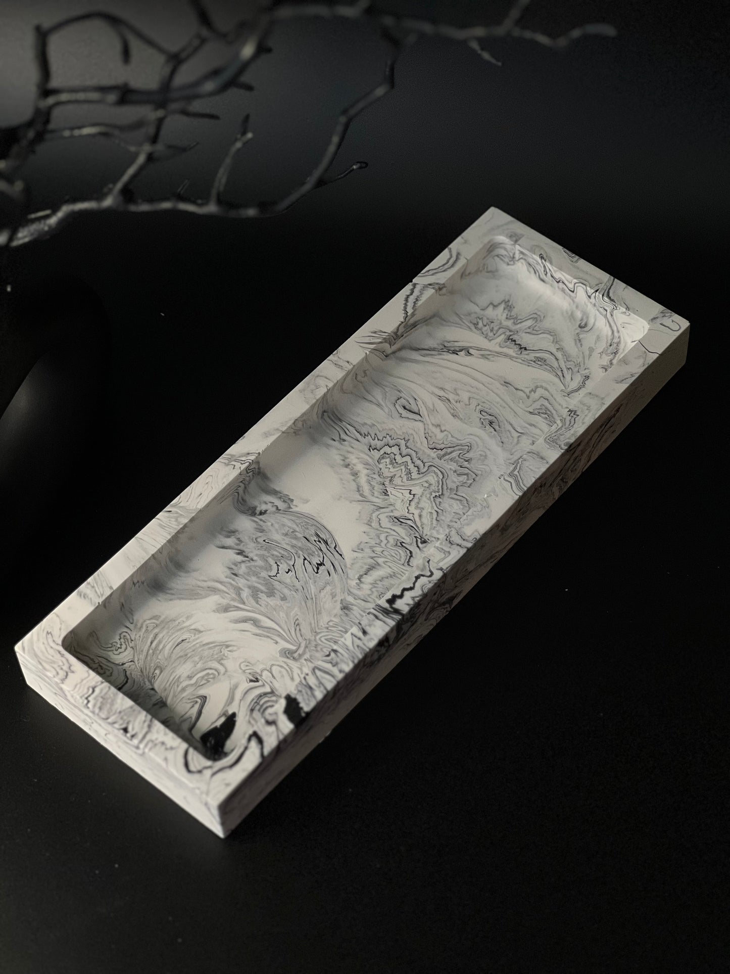 Stačiakampis pailgas padėkliukas I Black & white marble